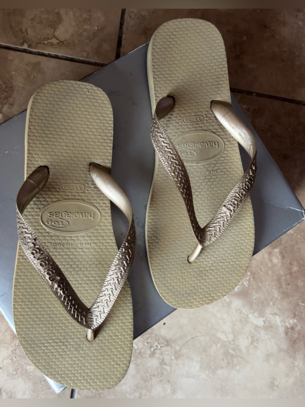 Havaianas | Cream Gold-Tone Strap Flip Flops Sandals Shoes Women’s